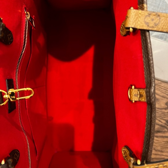 LV On The Go Tote - Picture 8 of 9